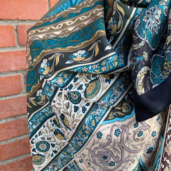 Adreinne Landau large silk scarf - Picture 7 of 8